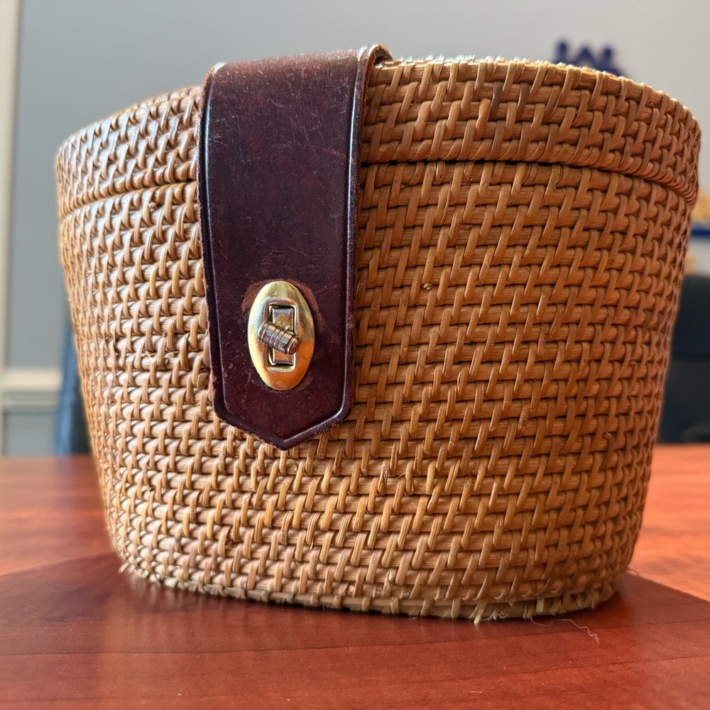 VINTAGE (1960’s) Basket Purse